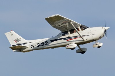 Cessna_172S_Skyhawk_‘G-JMKE%u2019_(45077563364).jpg